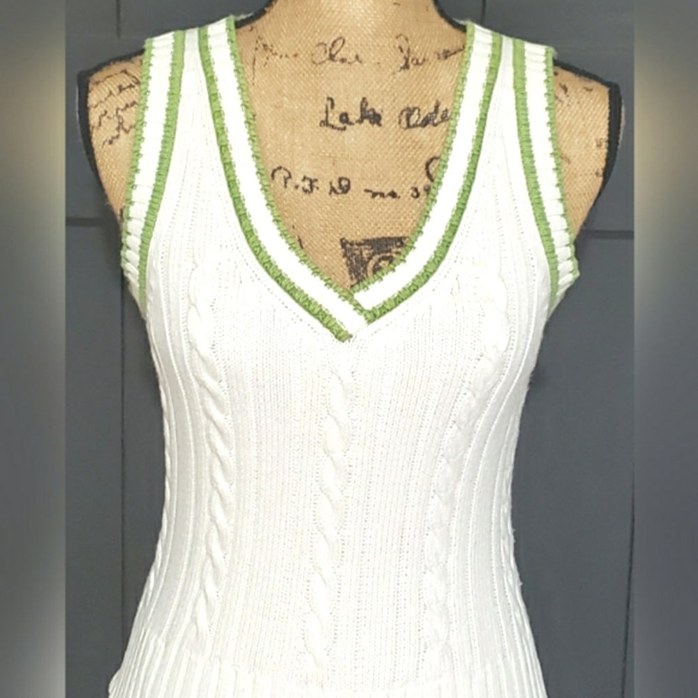❗SALE FINAL❗Ann Taylor Loft V-neck Cable Knit Sleeveless Sweater